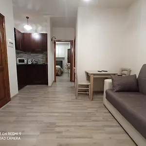 Il Duomo , Aeroporto di Catania Fontana Rossa Italia